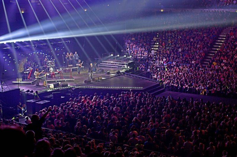 Český mejdan v O2 areně: Pro 20 tisíc lidí zpívali Jelen, No Name, Miro Žbirka i Karel Gott