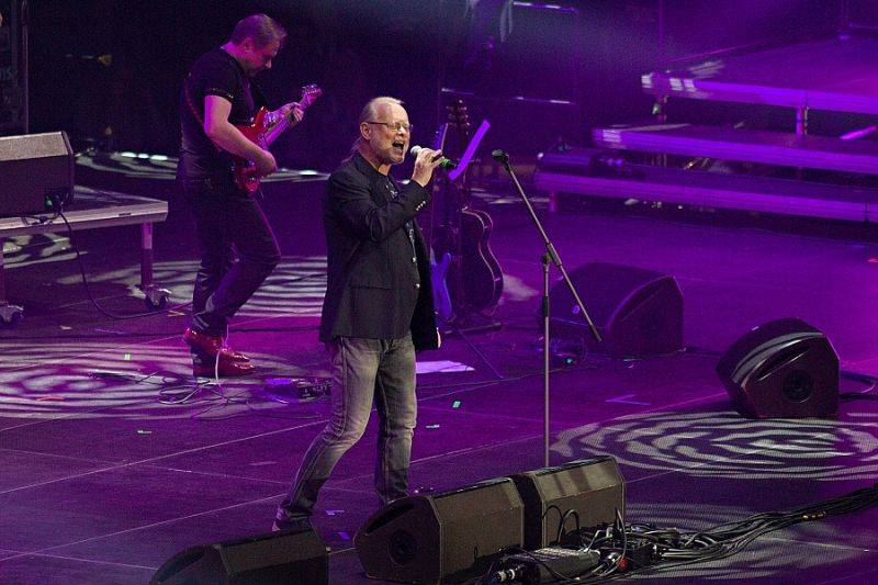 Český mejdan v O2 areně: Pro 20 tisíc lidí zpívali Jelen, No Name, Miro Žbirka i Karel Gott