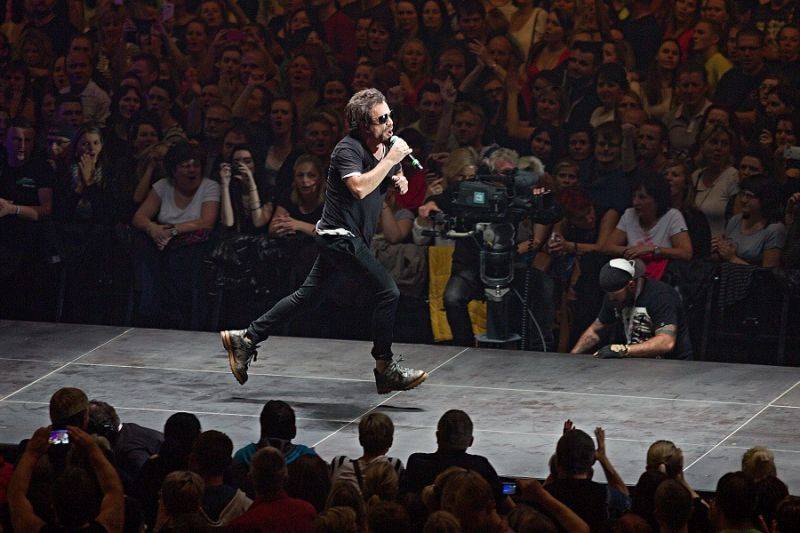 Český mejdan v O2 areně: Pro 20 tisíc lidí zpívali Jelen, No Name, Miro Žbirka i Karel Gott