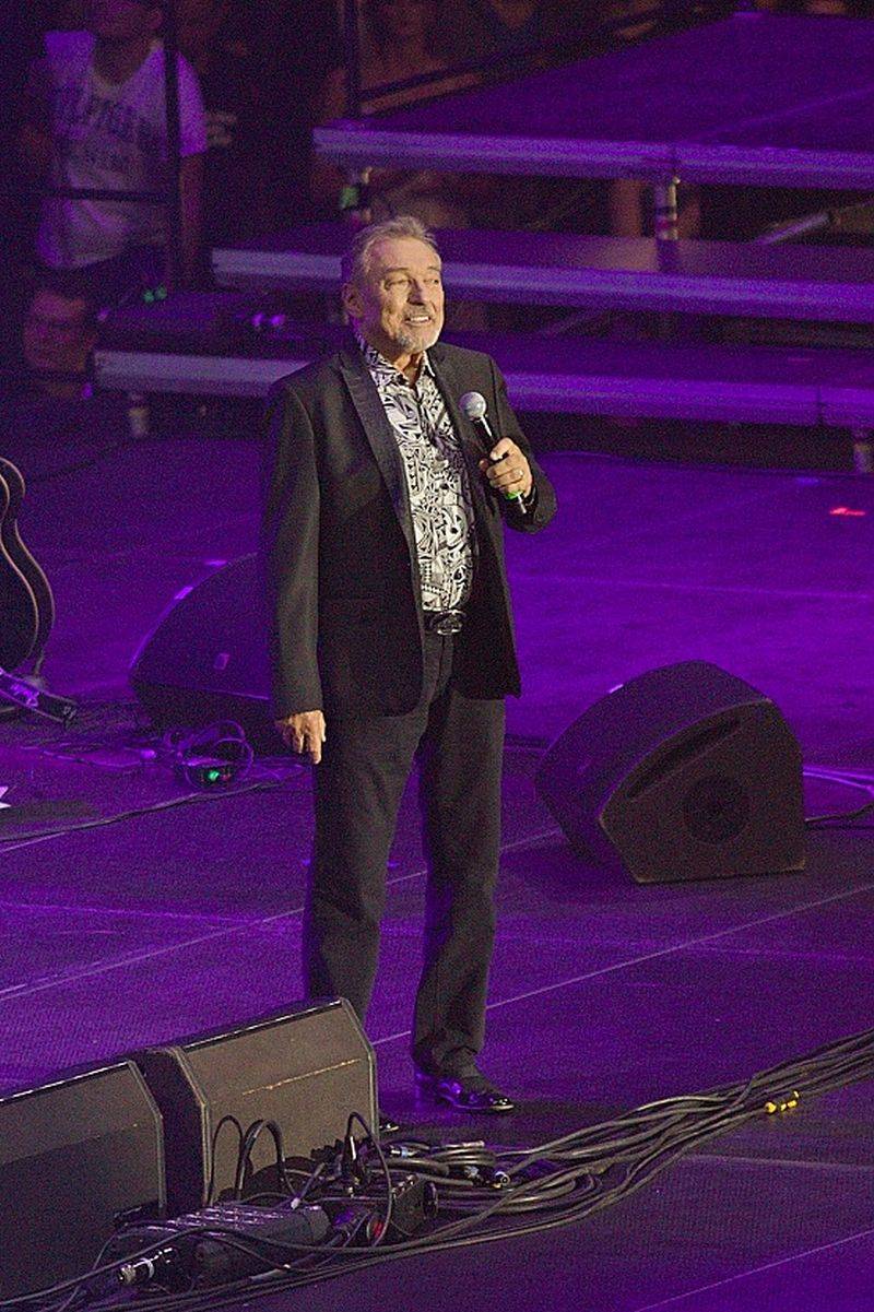 Český mejdan v O2 areně: Pro 20 tisíc lidí zpívali Jelen, No Name, Miro Žbirka i Karel Gott