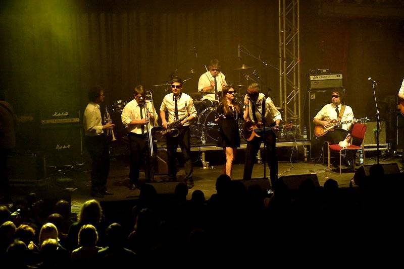 Osm desítek gratulantů obsadilo Lucernu. Václav Havel by slavil 80 let