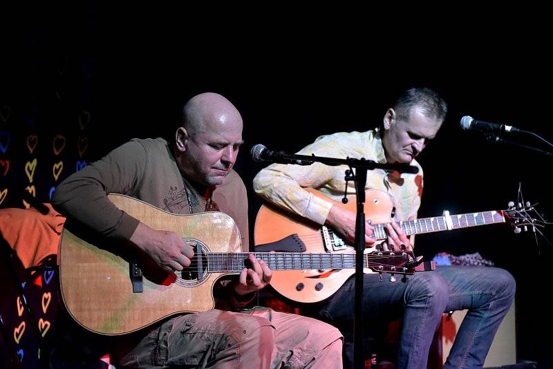 Osm desítek gratulantů obsadilo Lucernu. Václav Havel by slavil 80 let