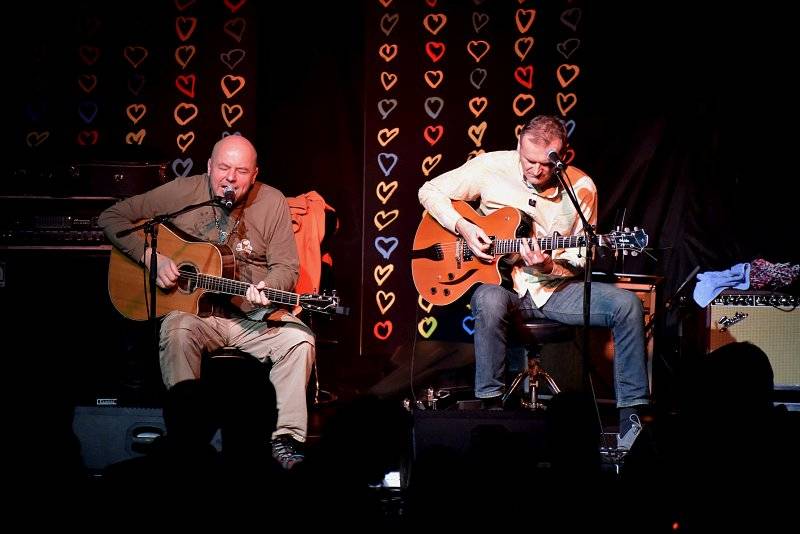 Osm desítek gratulantů obsadilo Lucernu. Václav Havel by slavil 80 let