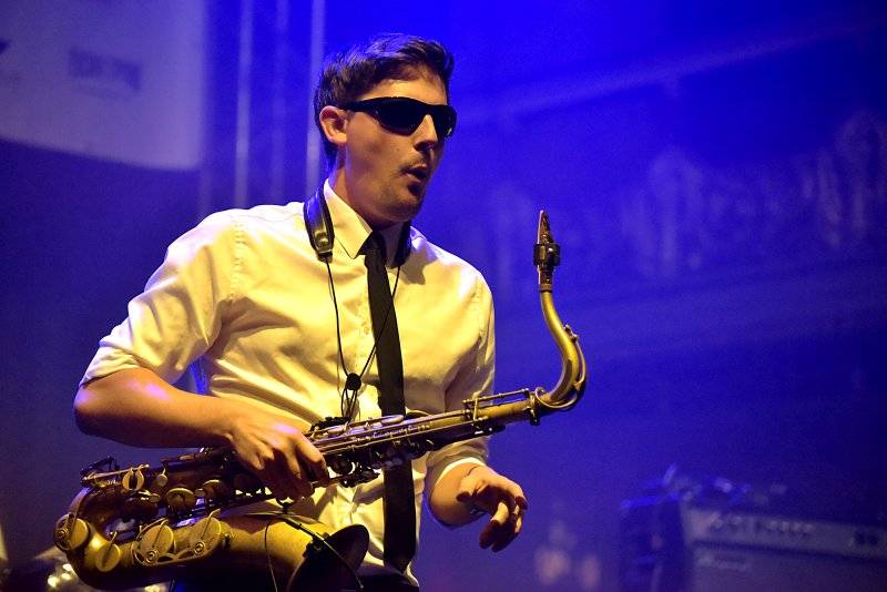 Osm desítek gratulantů obsadilo Lucernu. Václav Havel by slavil 80 let