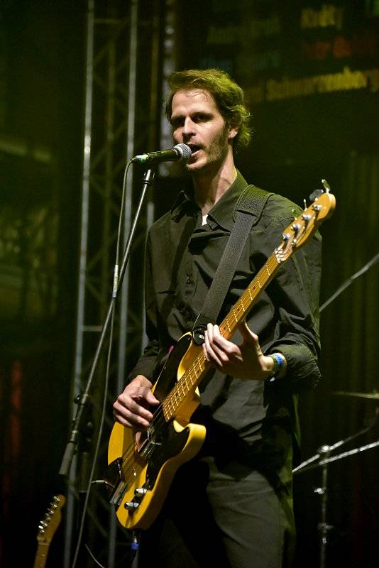 Osm desítek gratulantů obsadilo Lucernu. Václav Havel by slavil 80 let