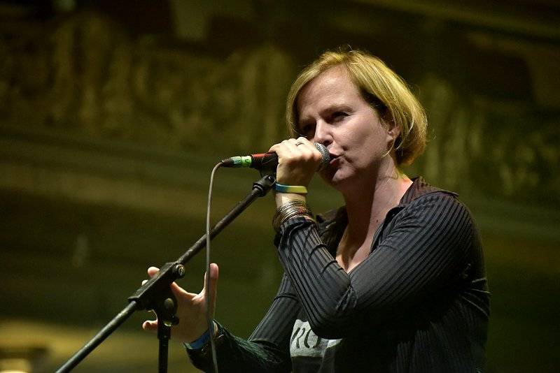 Osm desítek gratulantů obsadilo Lucernu. Václav Havel by slavil 80 let