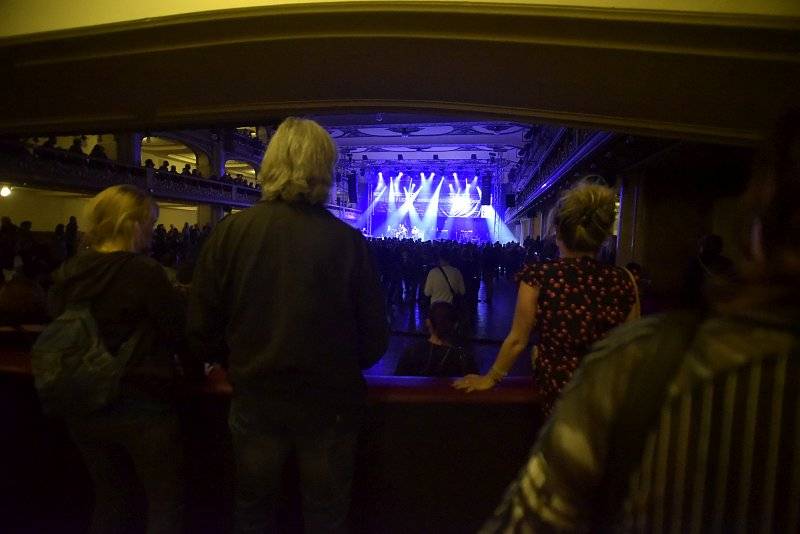 Osm desítek gratulantů obsadilo Lucernu. Václav Havel by slavil 80 let