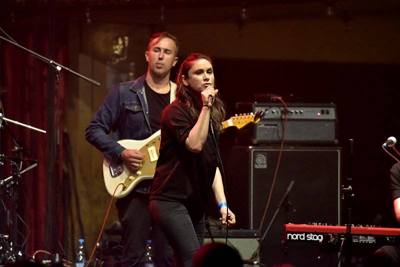 Osm desítek gratulantů obsadilo Lucernu. Václav Havel by slavil 80 let