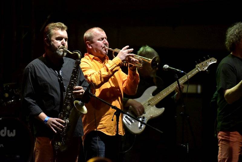 Osm desítek gratulantů obsadilo Lucernu. Václav Havel by slavil 80 let