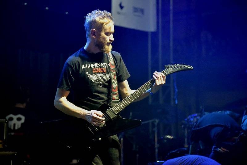 Osm desítek gratulantů obsadilo Lucernu. Václav Havel by slavil 80 let