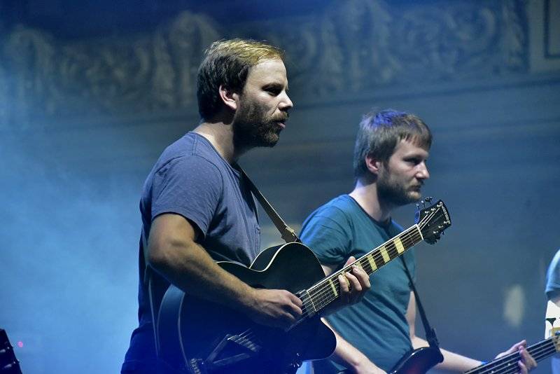 Osm desítek gratulantů obsadilo Lucernu. Václav Havel by slavil 80 let