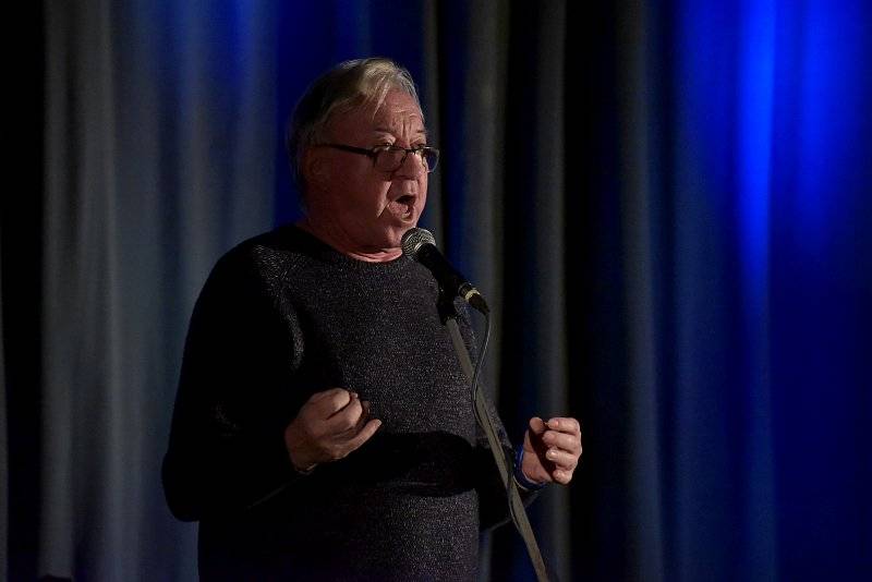 Osm desítek gratulantů obsadilo Lucernu. Václav Havel by slavil 80 let