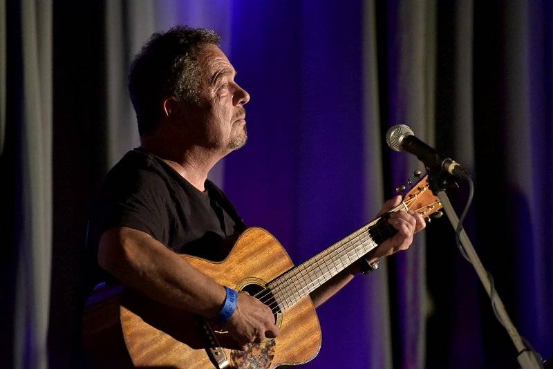 Osm desítek gratulantů obsadilo Lucernu. Václav Havel by slavil 80 let