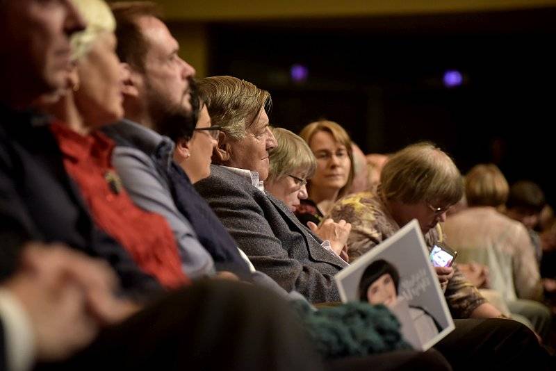 Francouzská legenda Mireille Mathieu připomněla v Praze sílu svých šansonů