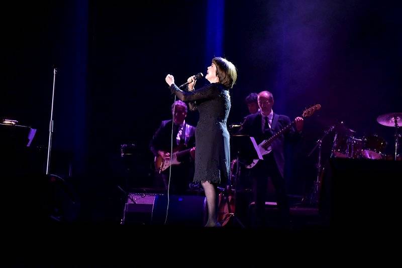 Francouzská legenda Mireille Mathieu připomněla v Praze sílu svých šansonů