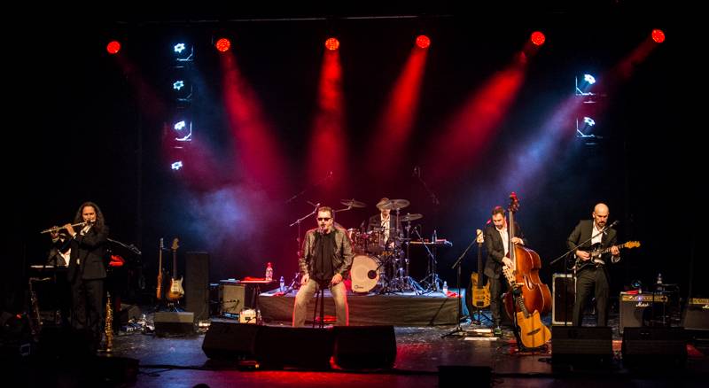 Richard Müller rozzářil pražskou Hybernii, přizval si Dana Bártu a Michala Pavlíčka