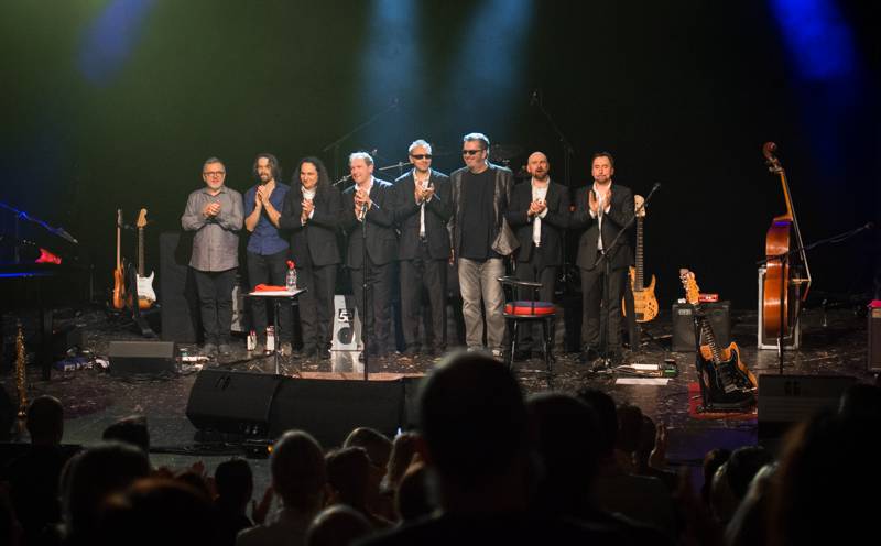 Richard Müller rozzářil pražskou Hybernii, přizval si Dana Bártu a Michala Pavlíčka