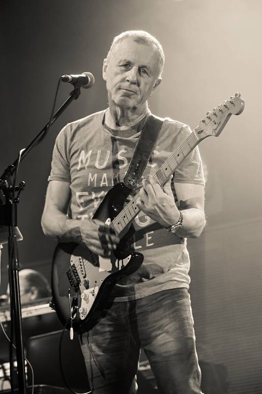 Elán v Praze varoval: Živých nás nedostanú!