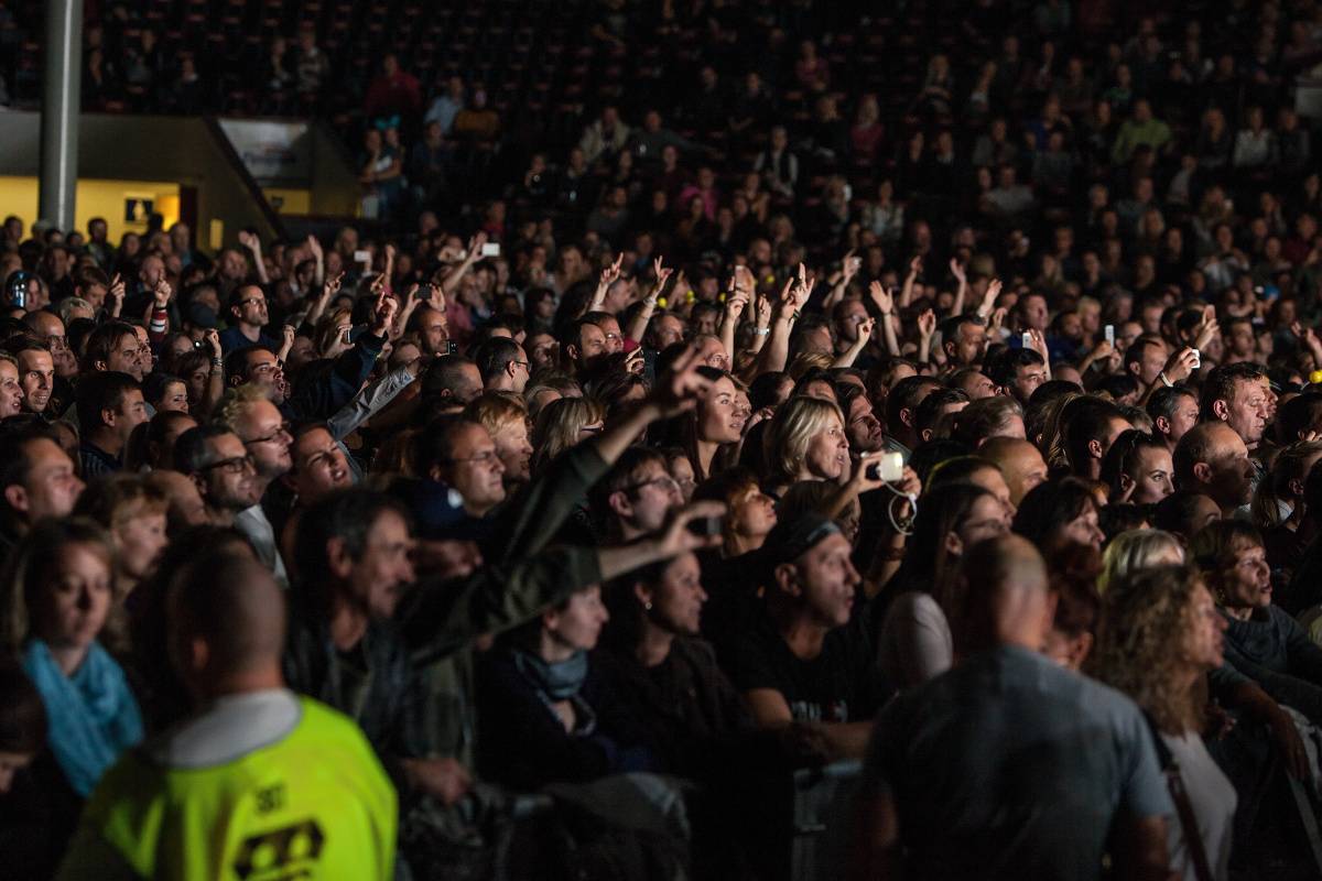 Elán v Praze varoval: Živých nás nedostanú!