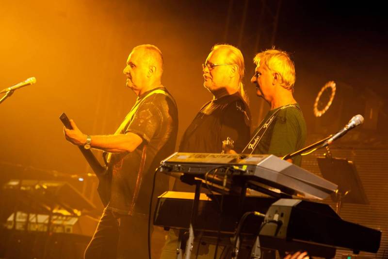 Elán v Praze varoval: Živých nás nedostanú!