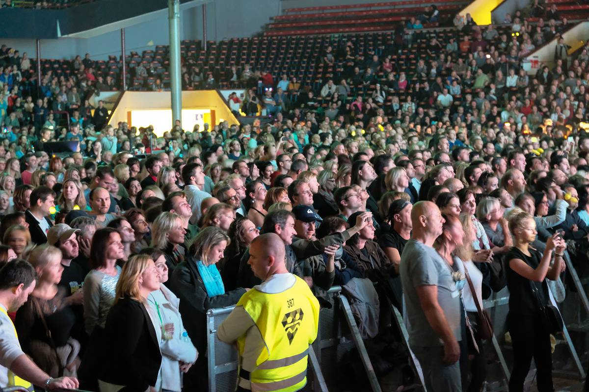 Elán v Praze varoval: Živých nás nedostanú!