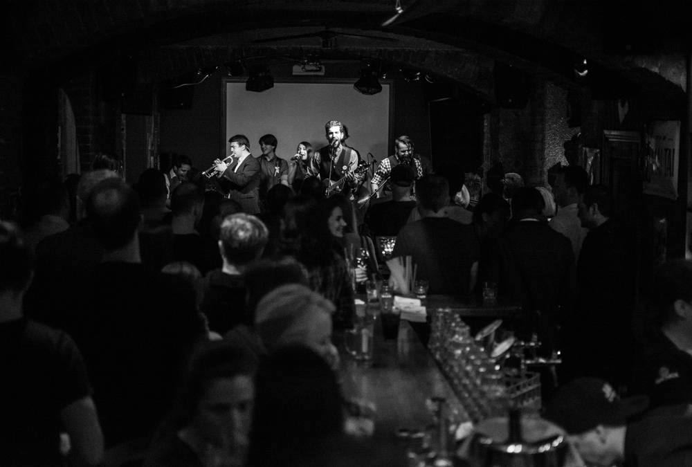 Jelen pokřtil za účasti Davida Stypky Vlčí srdce, turné zahájí na konci října