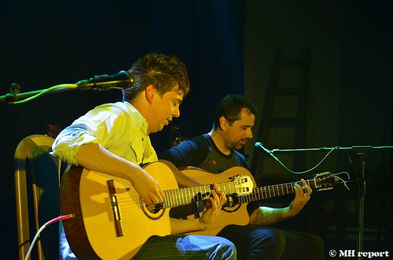 Master Guitar: Jak zní metalové a rockové hity zahrané na akustické kytary?