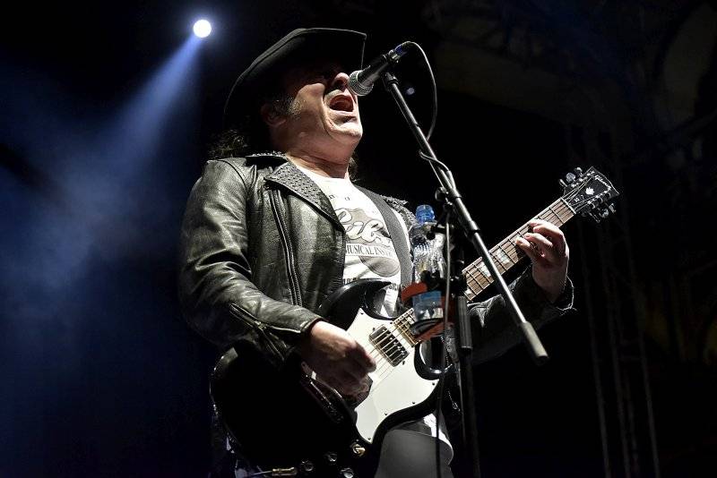 Slade přivezli své glamrockové hity do pražské Lucerny