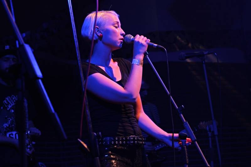 Plzeňská klubová noc přivítala Fast Food Orchestra nebo Emmu Smetana