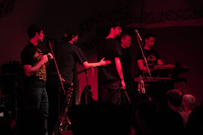 Plzeňská klubová noc přivítala Fast Food Orchestra nebo Emmu Smetana