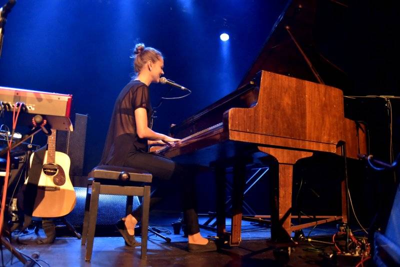 Všestranně talentovaná Sophie Hunger se po roce vrátila do Prahy