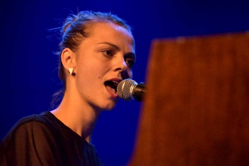 Všestranně talentovaná Sophie Hunger se po roce vrátila do Prahy