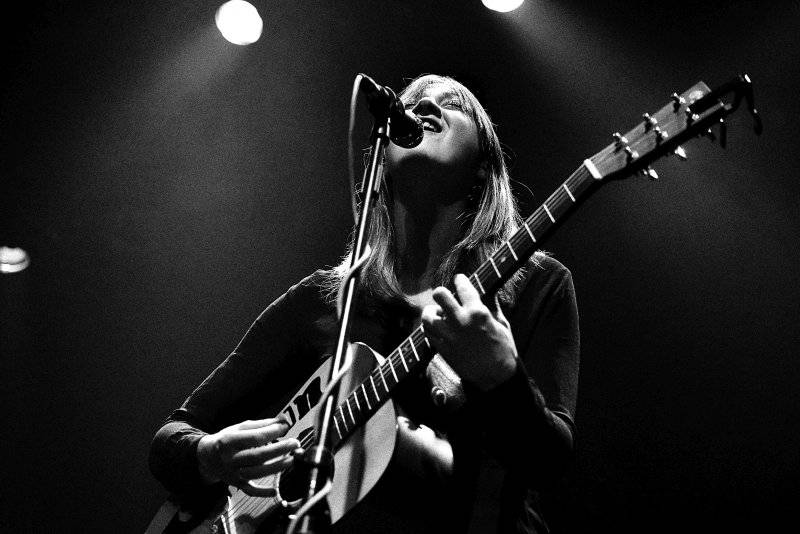 Všestranně talentovaná Sophie Hunger se po roce vrátila do Prahy