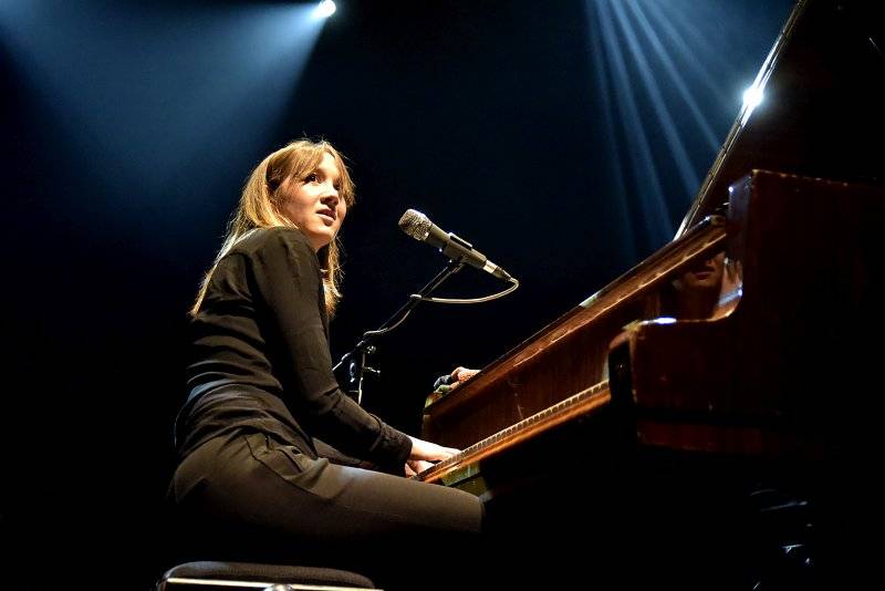 Všestranně talentovaná Sophie Hunger se po roce vrátila do Prahy