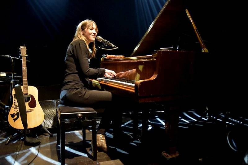 Všestranně talentovaná Sophie Hunger se po roce vrátila do Prahy