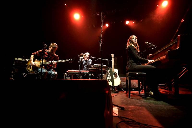 Všestranně talentovaná Sophie Hunger se po roce vrátila do Prahy