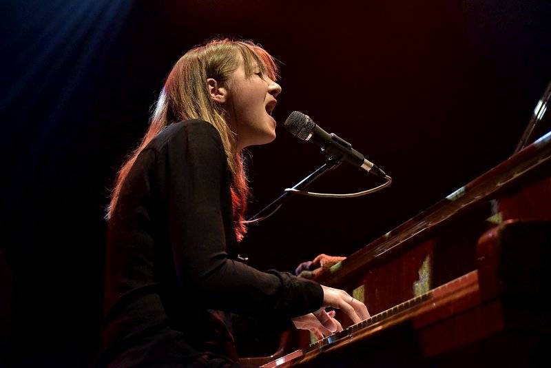 Všestranně talentovaná Sophie Hunger se po roce vrátila do Prahy