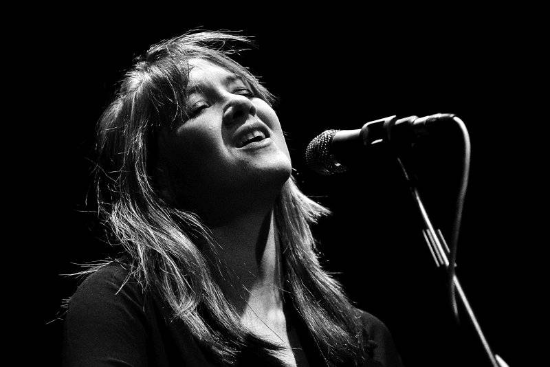 Všestranně talentovaná Sophie Hunger se po roce vrátila do Prahy