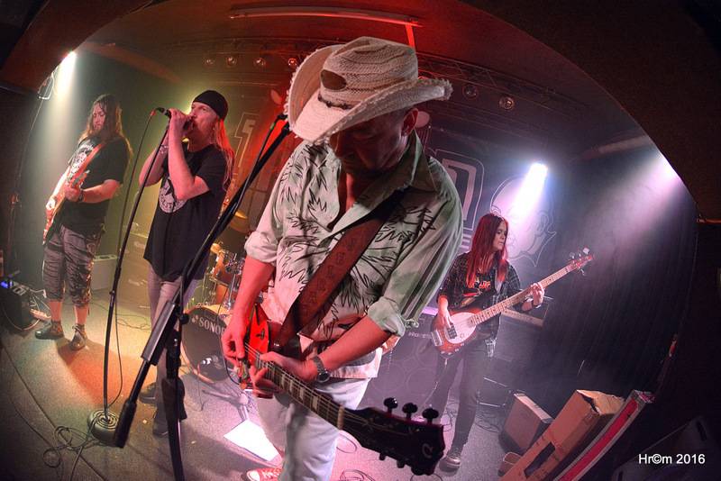 Tak jo! i letos roztančili pražský Kain, tentokrát za podpory Maniac