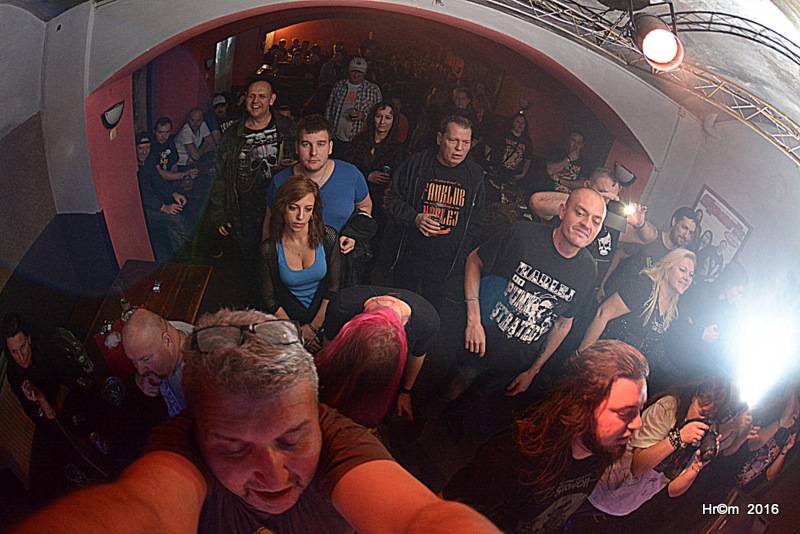 Tak jo! i letos roztančili pražský Kain, tentokrát za podpory Maniac