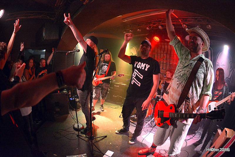 Tak jo! i letos roztančili pražský Kain, tentokrát za podpory Maniac