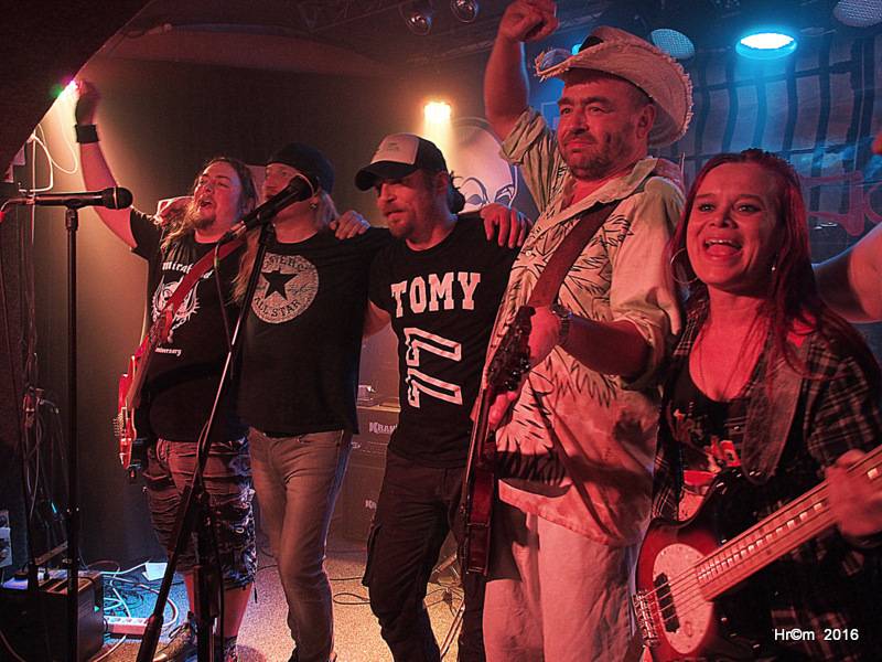 Tak jo! i letos roztančili pražský Kain, tentokrát za podpory Maniac