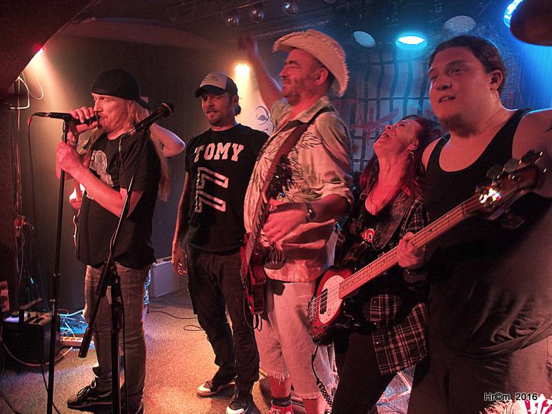 Tak jo! i letos roztančili pražský Kain, tentokrát za podpory Maniac