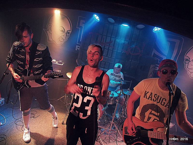 Tak jo! i letos roztančili pražský Kain, tentokrát za podpory Maniac