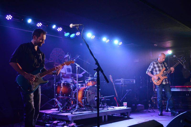 Svátky hudby v Rock Café patřily alternativě: Zahrály kapely Strom stínu a Animé