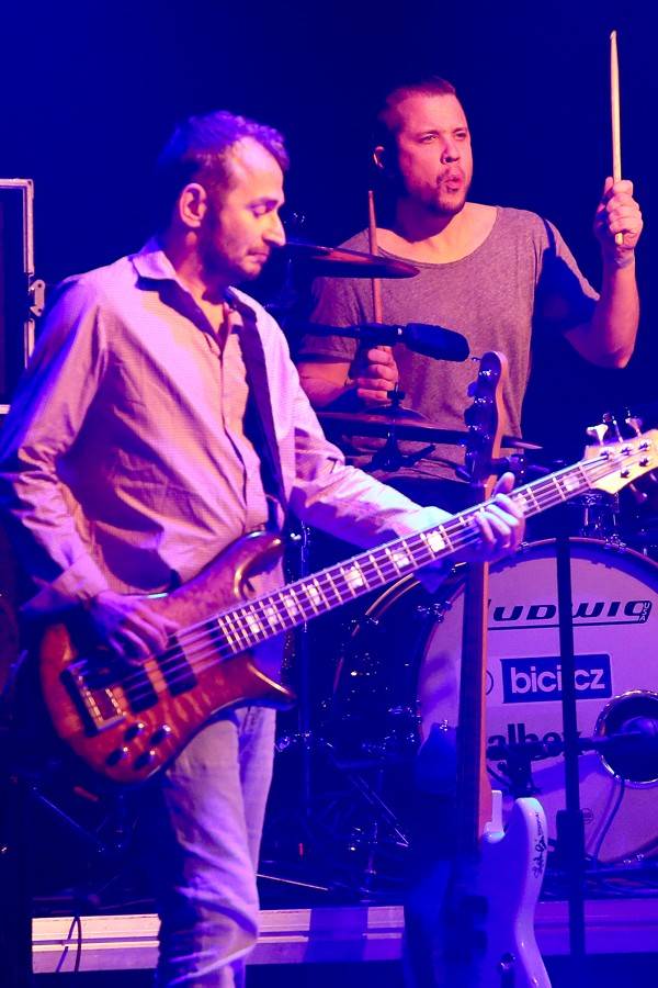 Brněnské Sono tancovalo, jak David Koller bubnoval