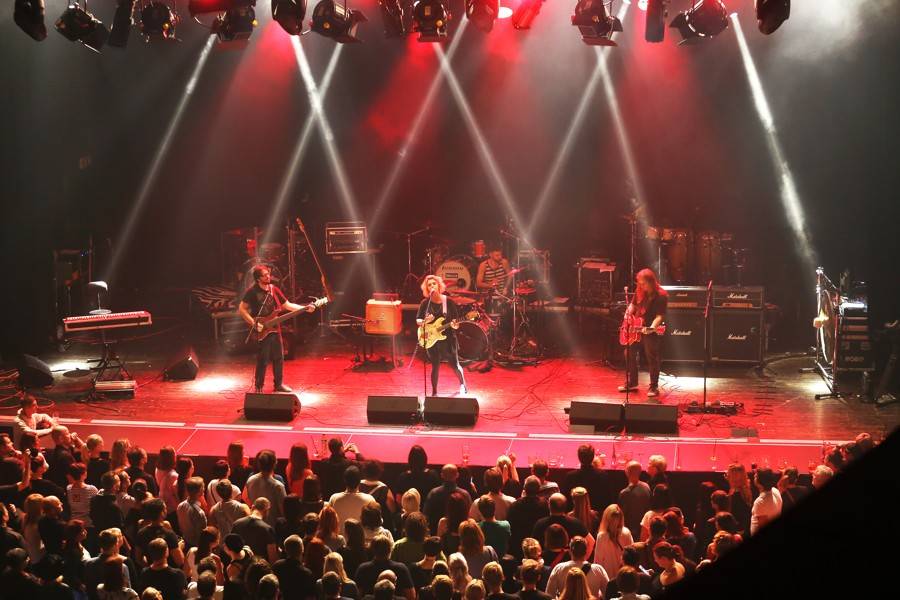 Brněnské Sono tancovalo, jak David Koller bubnoval