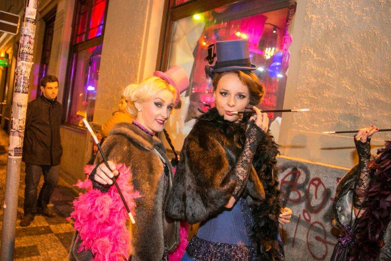 Narozeniny Chapeau Rouge zahájil pochod na Staromák, pak hrál Vladimir 518 i Jiří Schmitzer