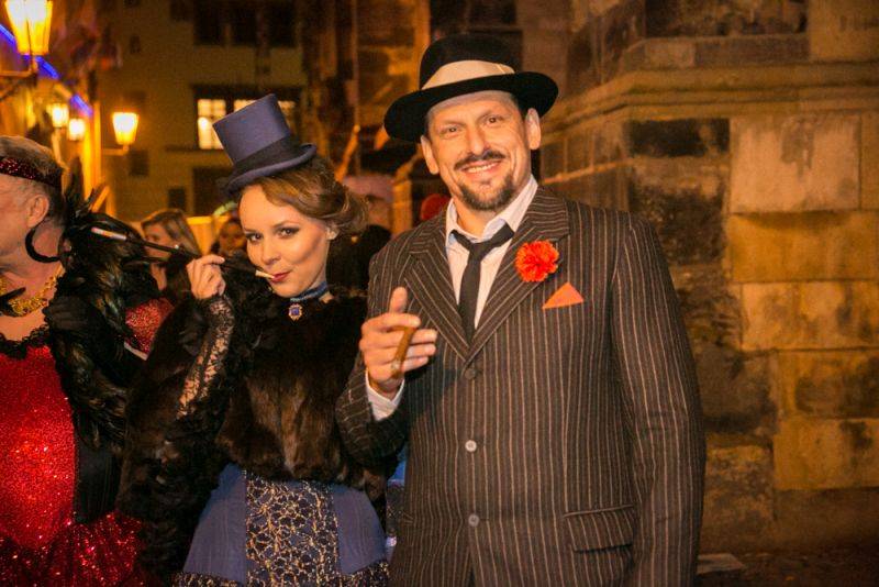 Narozeniny Chapeau Rouge zahájil pochod na Staromák, pak hrál Vladimir 518 i Jiří Schmitzer