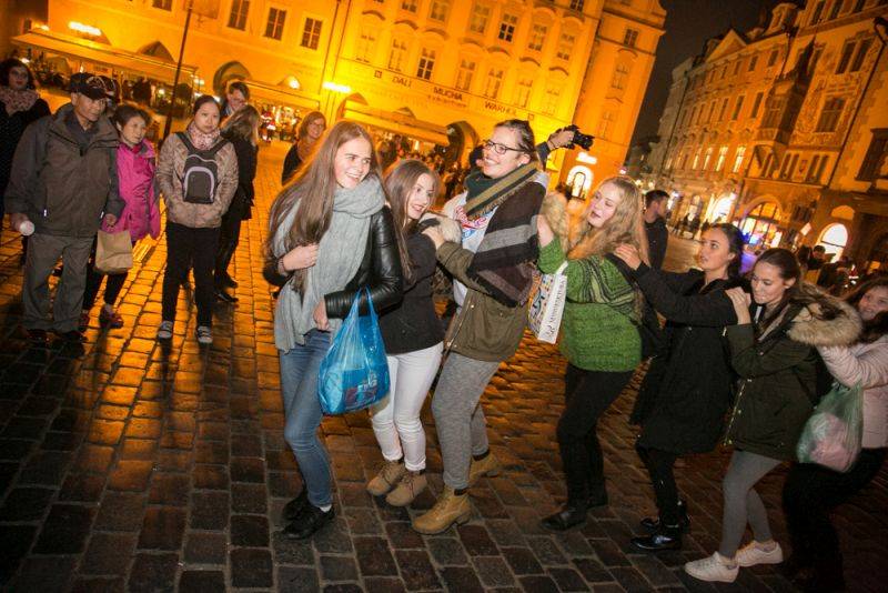 Narozeniny Chapeau Rouge zahájil pochod na Staromák, pak hrál Vladimir 518 i Jiří Schmitzer